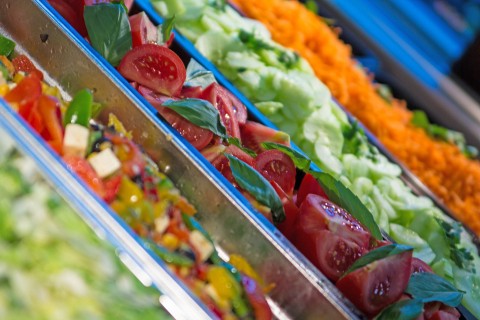 Salatbar in der Mensa